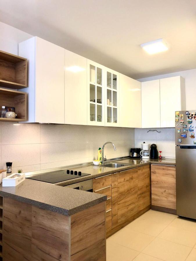 Modern Cosy Apartment By Smm 스코페 외부 사진